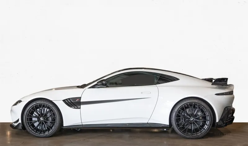 Aston martin V8 Vantage Coupe =F1 Edition= 2X2 Twill Carbon  Image 4